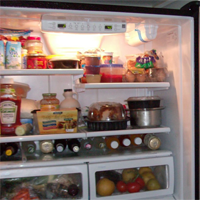 Để nguội thức ăn trước khi cho vào tủ lạnh, nên hay không nên?