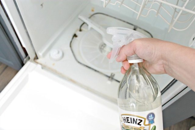 
                        Chiếc máy rửa bát đĩa nhà bạn sẽ không còn mùi khó chịu với những thao tác sau
                     0