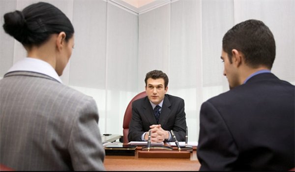 
                        Phải làm gì khi mối quan hệ giữa nhân viên và sếp căng thẳng?
                     3