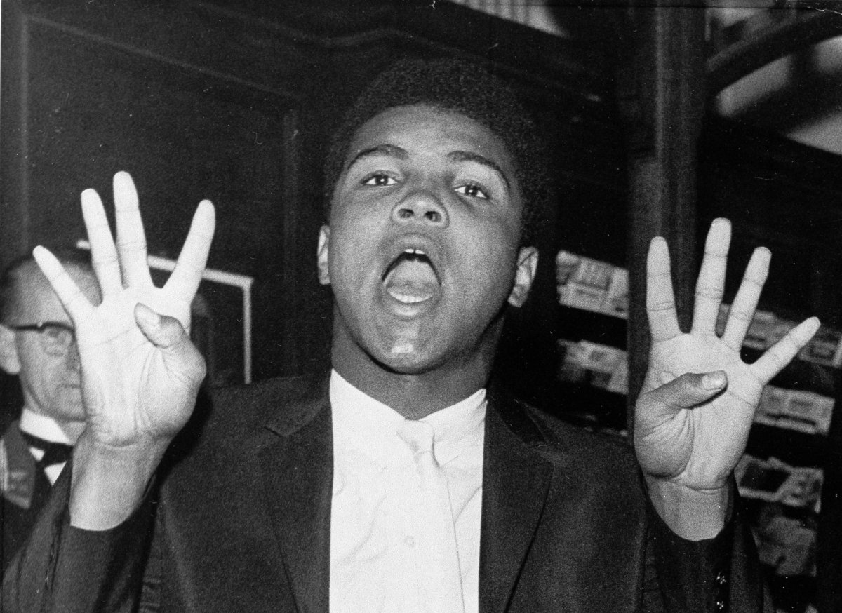 
                        11 câu nói truyền cảm hứng của tay đấm huyền thoại Muhammad Ali
                     2