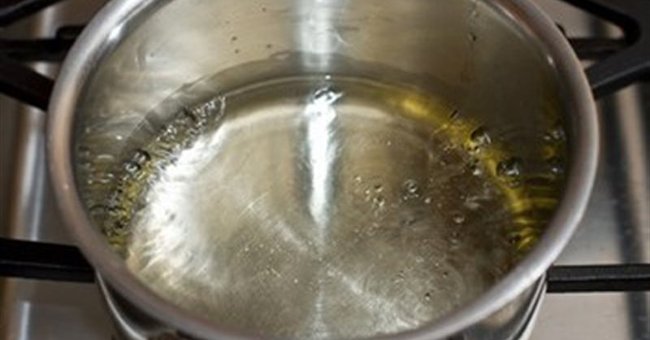 
                        Cách nấu nước đường làm bánh Trung thu
                     1