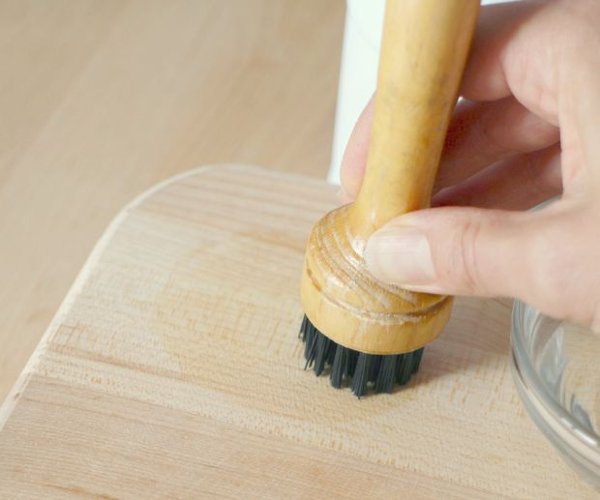 
                        Tổng hợp các cách làm sạch thớt gỗ đơn giản và hiệu quả
                     4