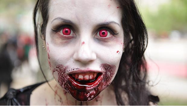 
                        Hướng dẫn hóa trang thành Zombie kinh dị trong ngày Halloween
                     3