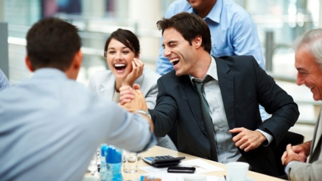 
                        Tại sao cười nhiều lại giúp bạn làm việc năng suất hơn?
                     1