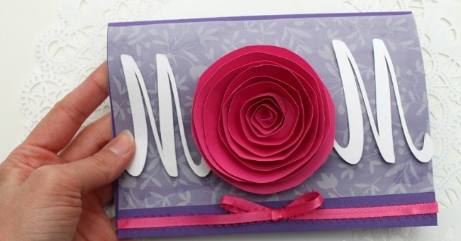 
                        Cách làm thiệp hoa hồng 20 – 10 đơn giản tặng mẹ
                     7