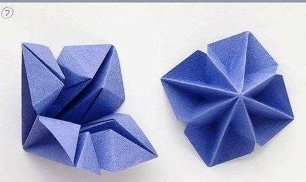
                        6 cách gấp cây thông Noel giấy theo phong cách origami để trang trí và làm quà tặng
                     7