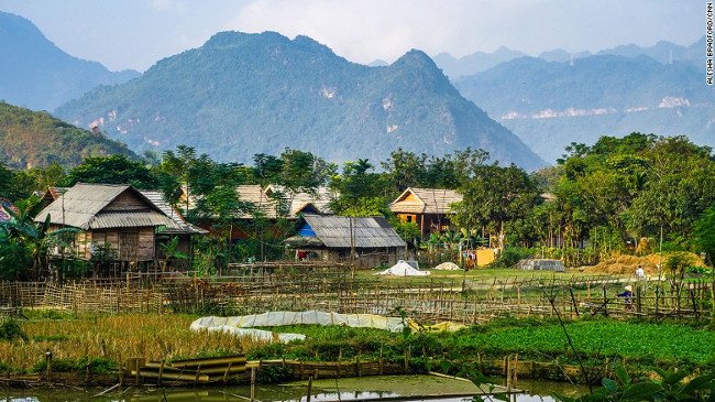 
                        Hành trình khám phá lịch sử và văn hóa Việt Nam bằng xe máy
                     1