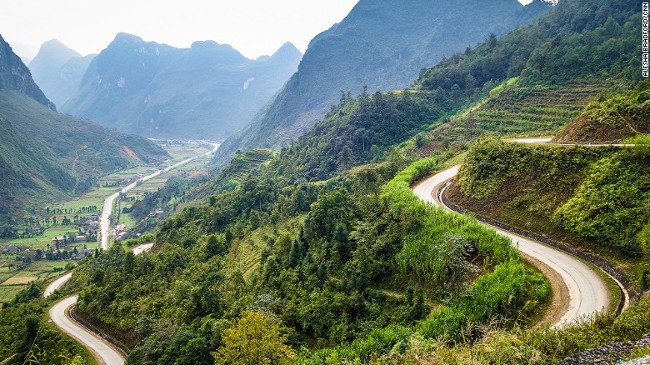 
                        Hành trình khám phá lịch sử và văn hóa Việt Nam bằng xe máy
                     5