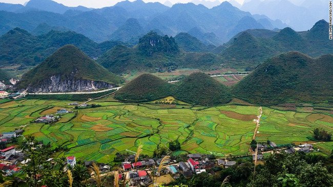 
                        Hành trình khám phá lịch sử và văn hóa Việt Nam bằng xe máy
                     6