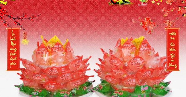 
                        Cách làm hoa sen cực đẹp từ kẹo Oishi bày trên bàn thờ dịp Tết
                     5