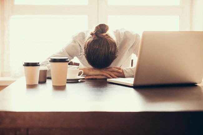 
                        Tại sao làm việc quá sức có thể ảnh hưởng không tốt đến sự nghiệp của bạn?
                     4