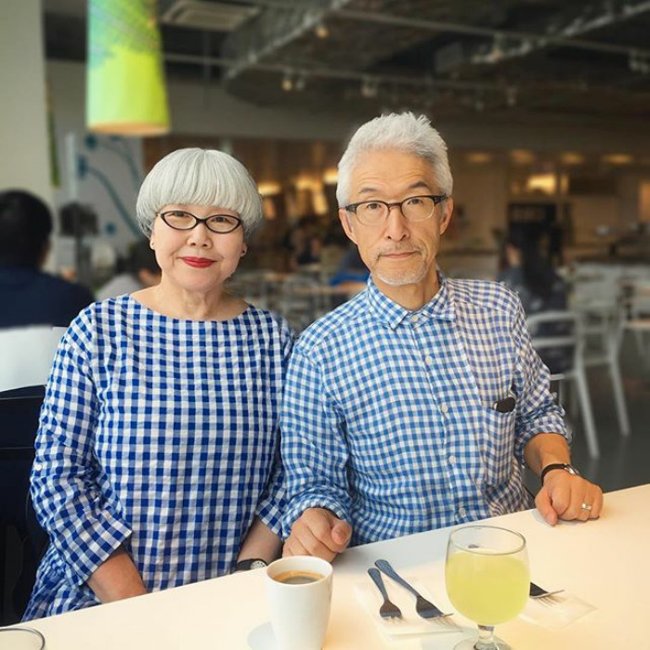 
                        Ngắm nhìn bộ ảnh cặp vợ chồng người Nhật mặc đồ đôi suốt 37 năm
                     3
