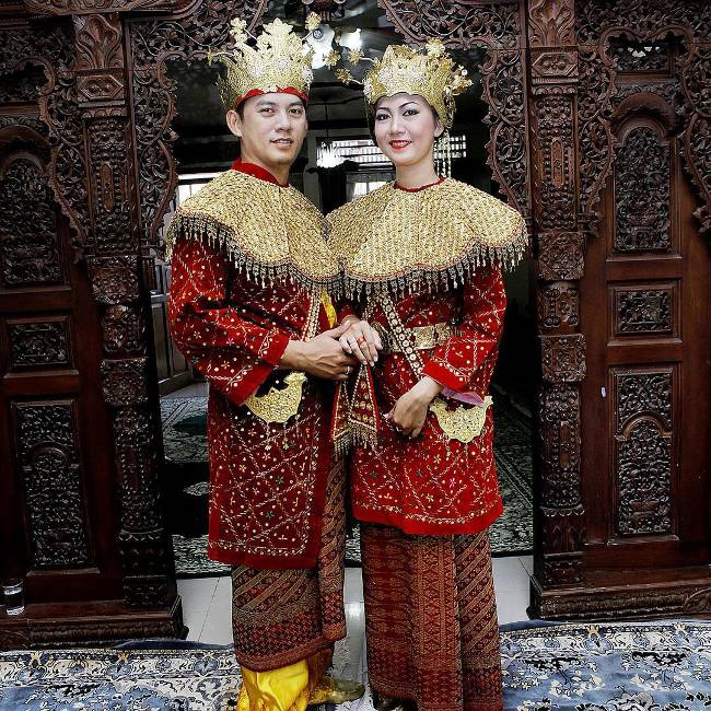 
                        Ngắm nhìn trang phục cưới truyền thống của các nước trên thế giới
                     9
