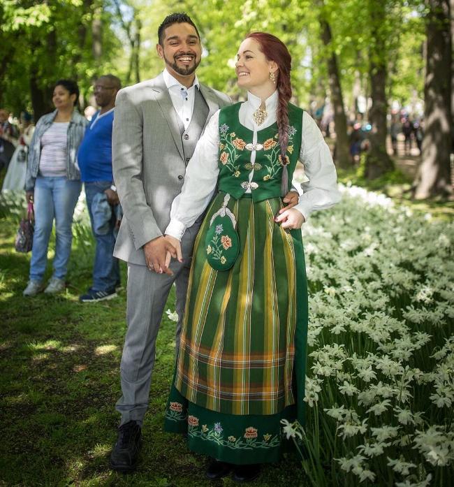 
                        Ngắm nhìn trang phục cưới truyền thống của các nước trên thế giới
                     16