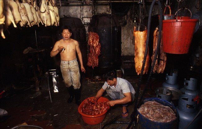 
                        Bộ ảnh lột tả cuộc sống của người lao động nghèo ở Hồng Kông vào những năm 90
                     14