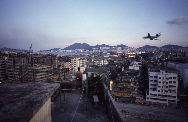 
                        Bộ ảnh lột tả cuộc sống của người lao động nghèo ở Hồng Kông vào những năm 90
                     19