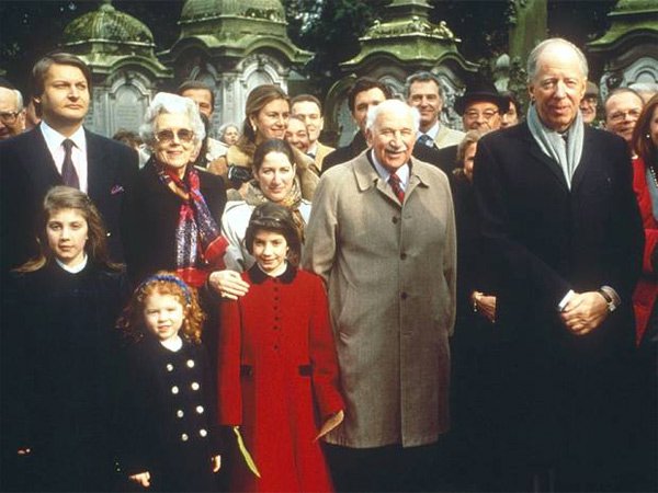 
                        Rothschild - Gia tộc giàu có nhất mọi thời đại
                     1