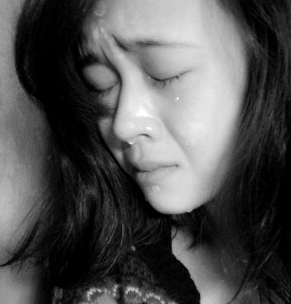 Hình ảnh cô gái buồn khóc cô đơn vì tình yêu 16